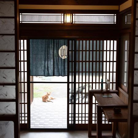 猫と図書館のある宿 草地家 Kusachike Minamiawaji Eksteriør billede