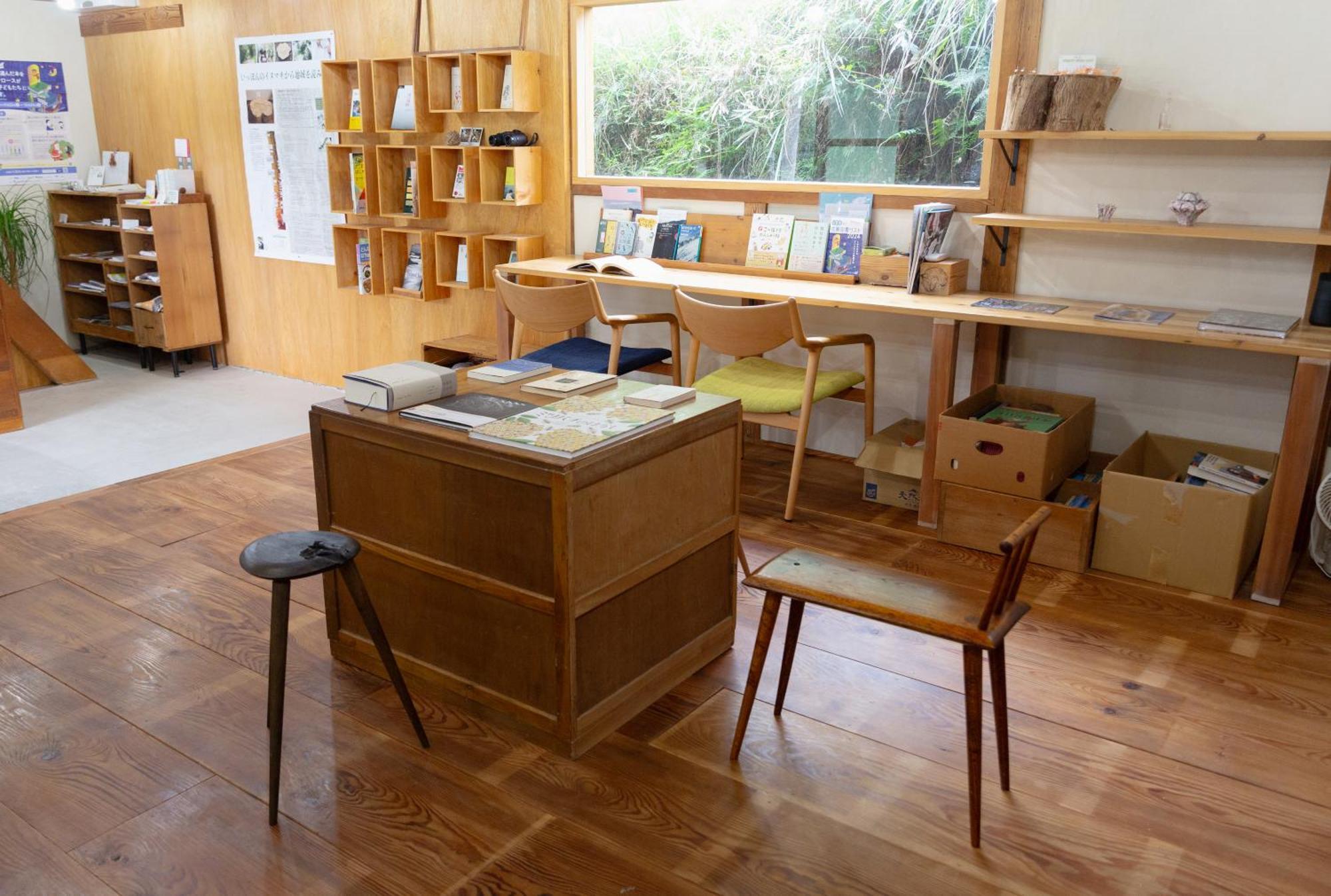 猫と図書館のある宿 草地家 Kusachike Minamiawaji Eksteriør billede
