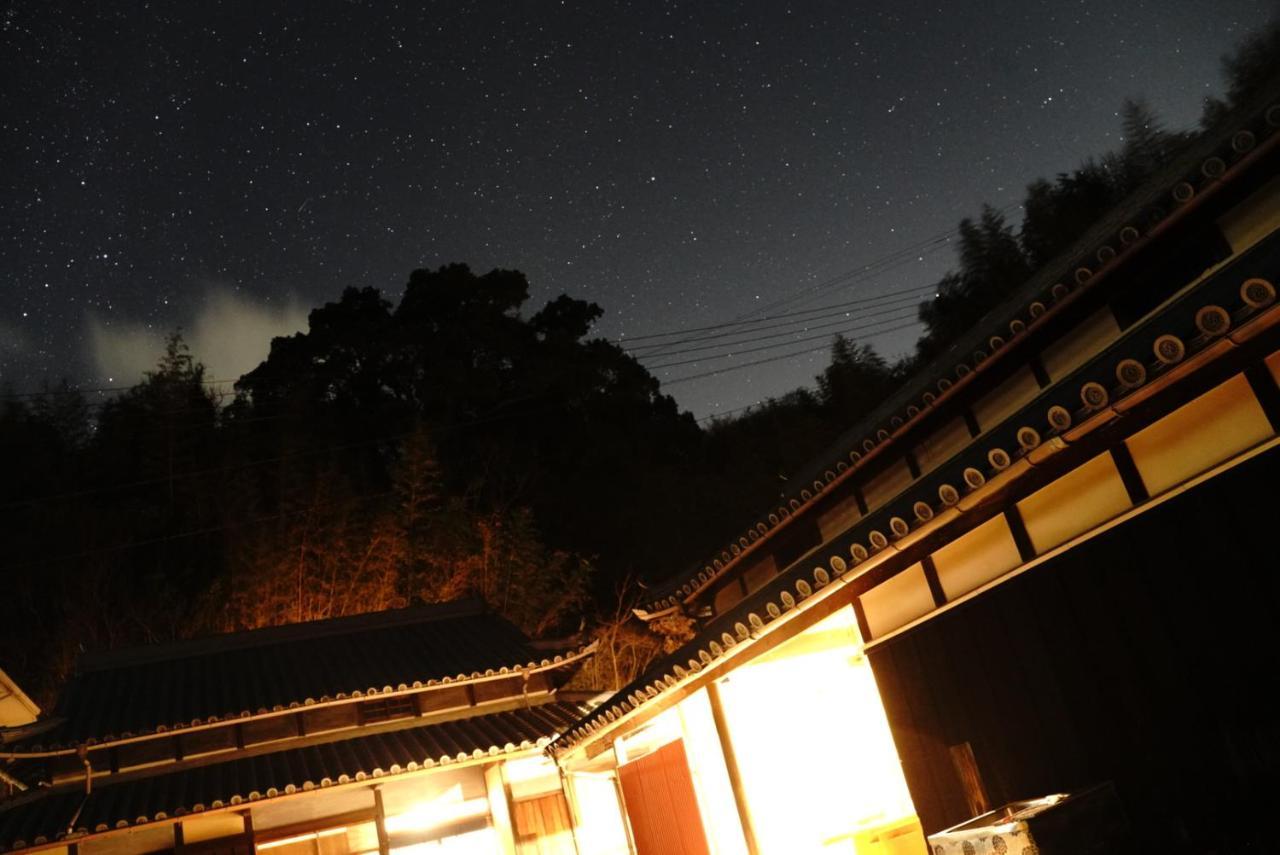 猫と図書館のある宿 草地家 Kusachike Minamiawaji Eksteriør billede